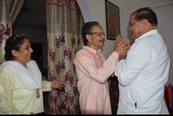  नेता प्रतिपक्ष यशपाल आर्य ने पूर्व सीएम बीसी खंडूड़ी से भेंट की