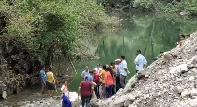  मलबे के कारण जाखन नदी में बनी कृत्रिम झील, आसपास खतरा