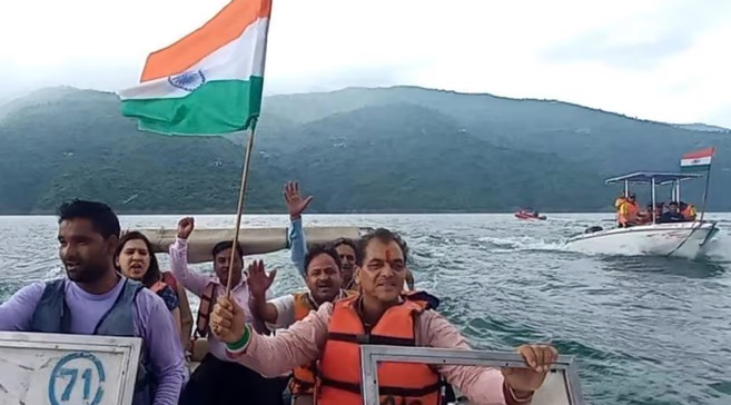  टिहरी झील में भी निकाली गई तिरंगा यात्रा