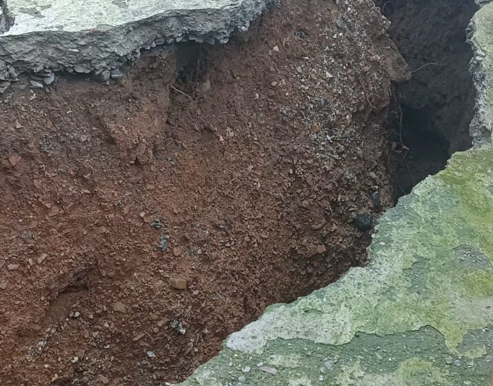  बिष्ट गांव में एक मकान का आंगन हुआ क्षतिग्रस्त