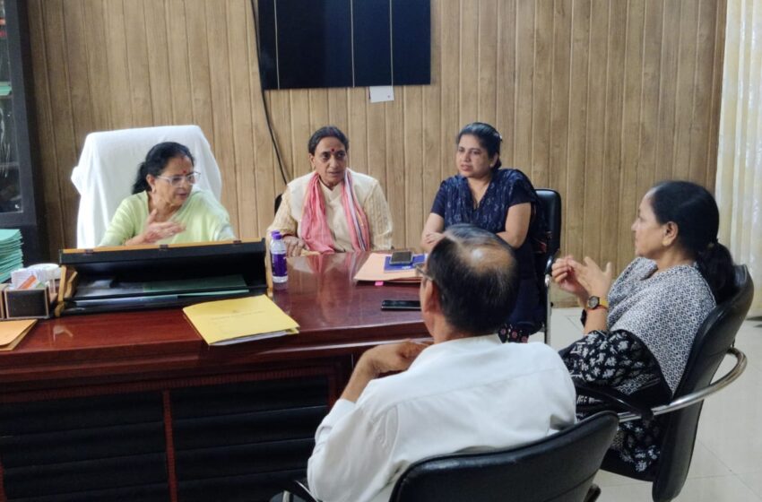  उत्तराखण्ड राज्य महिला की मा० अध्यक्ष श्रीमती कुसुम कण्डवाल की अध्यक्षता में आयोग कार्यालय परिसर में बोर्ड बैठक का आयोजन किया गया