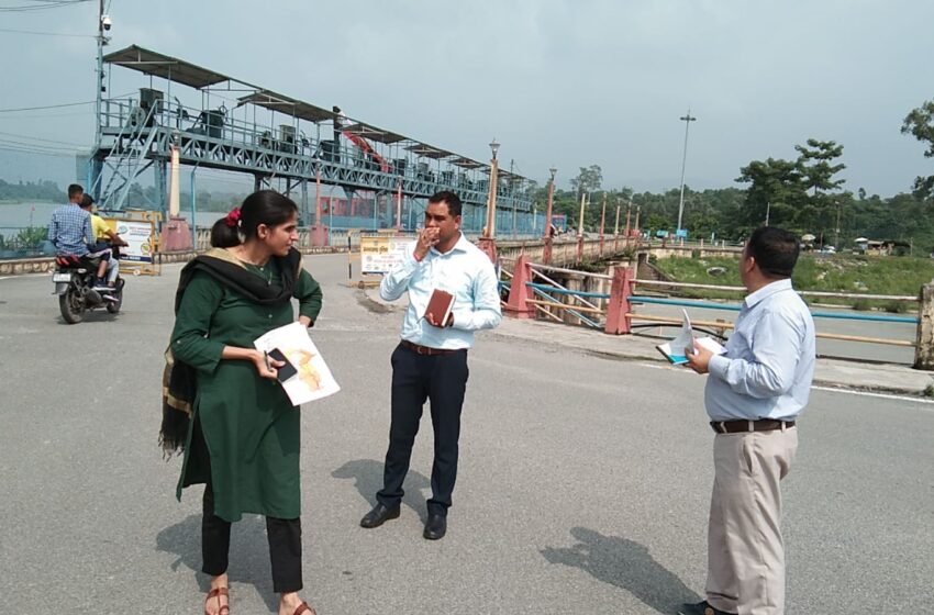  जिलाधिकारी ने डाकपत्थर बैराज पुल का निरीक्षण किया