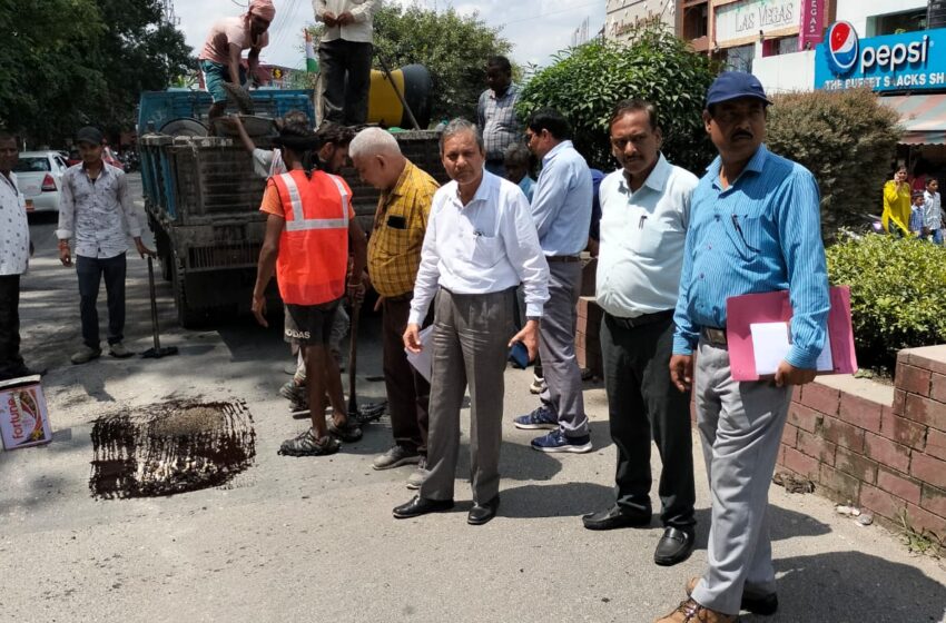  प्रमुख अभियन्ता अय्याज अहमद ने आज जनपद जनपद की प्रमुख सड़कों का निरीक्षण किया