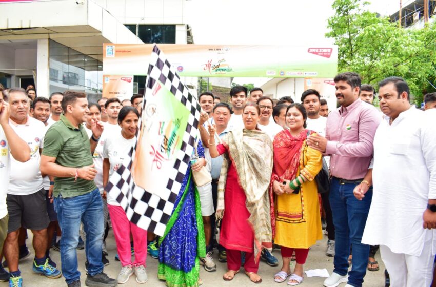  रन फ़ॉर यूनिटी मैराथन का फ्लैग ऑफ कर मंत्री रेखा आर्या ने किया आगाज