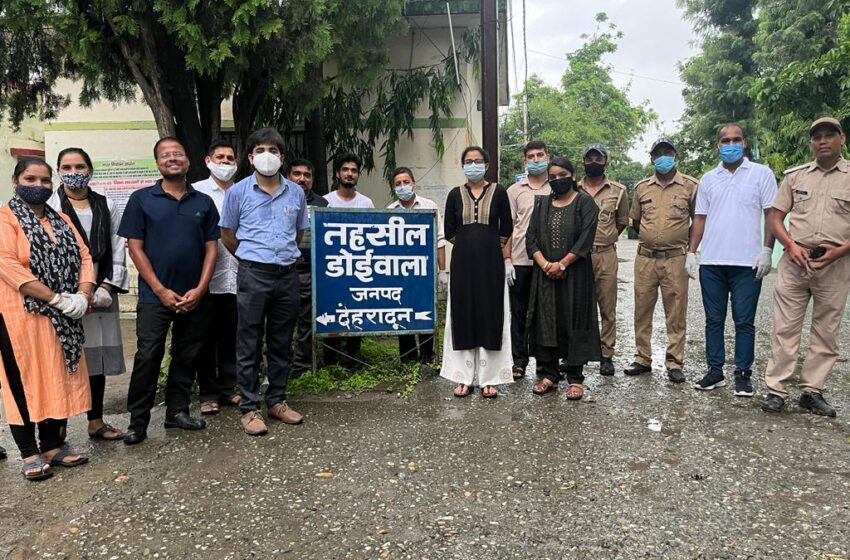  जिला अधिकारी के नेतृत्व एवं निर्देशों के अनुपालन में स्वतंत्र ता दिवस के अवसर पर तहसील कार्यालय आदि स्थानों पर सफाई अभियान चलाया गया