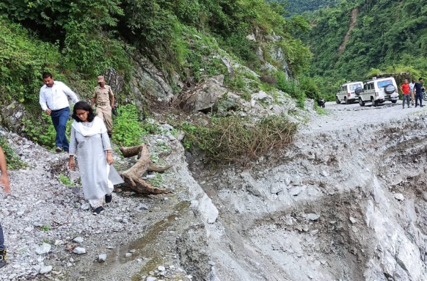  जिला प्रशासन द्वारा आपदा प्रभावित क्षेत्र सर खेत एवं भेंसवाड़ा में युद्ध स्तर पर आपदा राहत बचाव कार्य संपादित किए जा रहे हैं