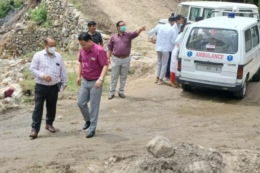  जिलाधिकारी श्रीमती सोनिका के दिशा निर्देशन पर आज तहसीलदार सदर सोहन सिंह रांगड ने गत दिवस 20 अगस्त 2022 को आई आपदा में मृतक संजय की पत्नी श्रीमती मंजू को उनके घर जाकर 4 लाख की अनुग्रह राशि वितरण किया