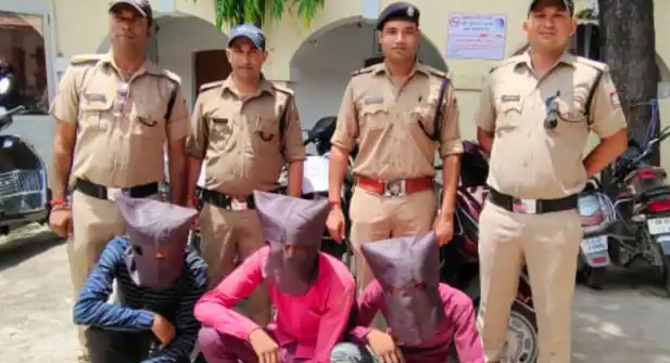  चेन स्नेचिंग की घटनाओं को अंजाम देने वाले गैंग का पर्दाफाश, तीन आरोपी दबोचे