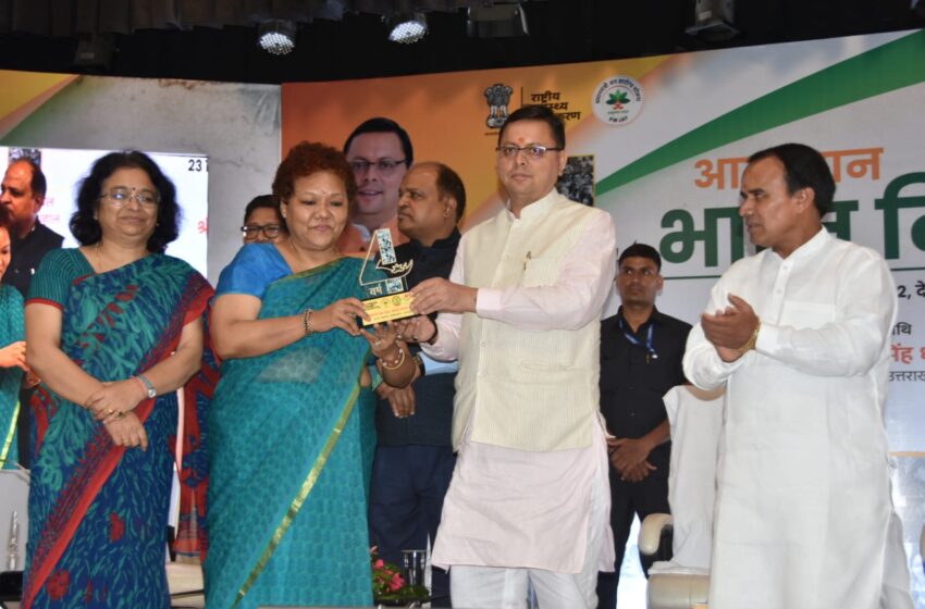  सीएम ने ने विभिन्न चिकित्सालयों, चिकित्सकों एवं आरोग्य मित्र को किया सम्मानित