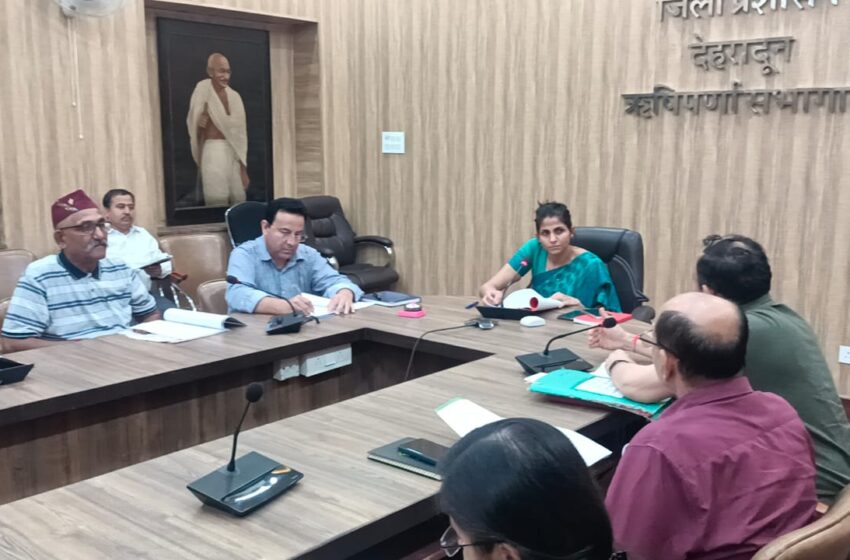  जिलाधिकारी ने जनमानस से सिंगल यूज प्लास्टिक का उपयोग न करने का अनुरोध करते हुए आस-पास के लोगों को भी इसके लिए लोगो को भी जागरूक करने को कहा