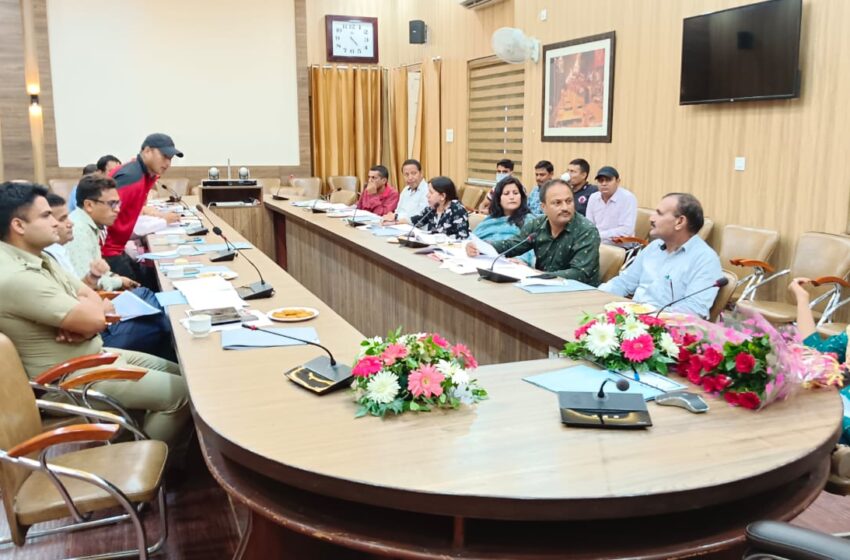  मुख्य विकास अधिकारी ने जिला कलेक्ट्रेट में खेल महाकुंभ 2022 की जनपद देहरादून में तैयारियों के संबंध में रेखीय विभाग के अधिकारियों की समीक्षा बैठक ली।