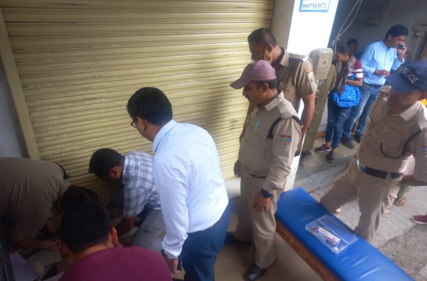  जिलाधिकारी श्रीमती सोनिका द्वारा अल्ट्रासाउण्ड केन्द्रों पर विशेष निगरानी बनाये रखने तथा किसी भी शिकायत पर तत्काल संज्ञान लेते हुए कार्यवाही किये जाने के निर्देश दिए