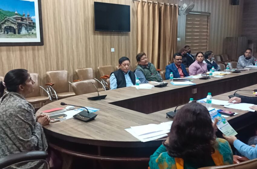  जिलाधिकारी श्रीमती सोनिका की अध्यक्षता में ऋषिपर्णा सभागार कलेक्ट्रेट में प्रधानमंत्री फसल बीमा योजना के संबंध में बैठक आयोजित की गई।