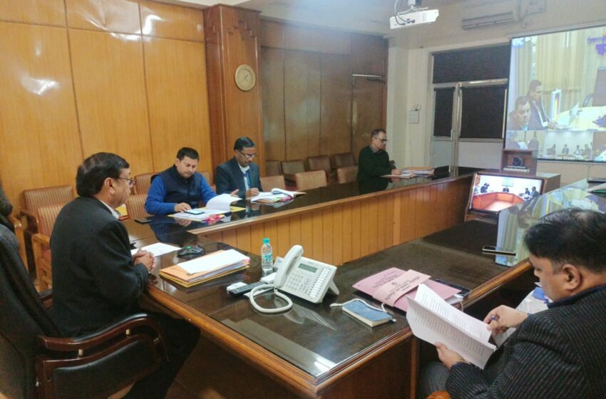  जिलाधिकारियों के साथ बैठक कर सिंगल यूज प्लास्टिक पर प्रतिबन्धत तथा कूड़ा निस्तारण एवं सेग्रिगेशन हेतु प्रभावी रणनाति के तहत् कार्य करने हेतु आवश्यक दिशा-निर्देश दिए।