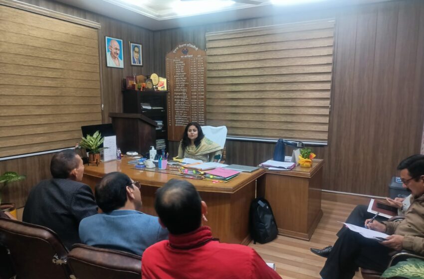  अधिकारियों को मिशन मोड पर कार्य करते हुए मतदाता सूची विशेष पुनरीक्षण अभियान को निर्धारित तिथि 8 जनवरी 2023 तक युद्धस्तर पर पूर्ण करने के निर्देश दिए।