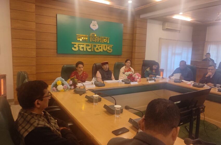  राज्यसभा सांसद नरेश बंसल ने जनपद के समस्त अधिकारियों के साथ जनपद में संचालित विभिन्न योजनाओं की समीक्षा बैठक ली