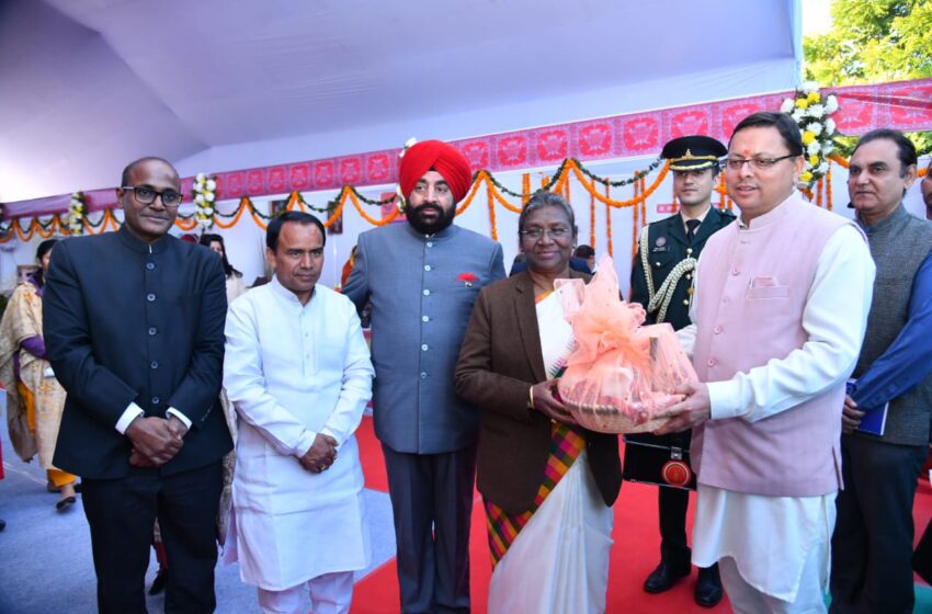  राष्ट्रपति श्रीमती द्रौपदी मुर्मु ने दून विश्वविद्यालय में उत्तराखण्ड के विभिन्न स्थानीय उत्पादों पर आधारित प्रदर्शनी का अवलोकन किया।