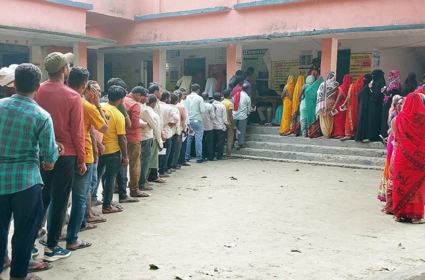  गुजरात विधानसभा चुनाव की कुल 182 सीटों में से 89 सीटों पर पहले चरण का मतदान सुबह आठ बजे से शुरू हो गया है।