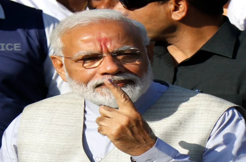  गुजरात विधानसभा चुनाव के दूसरे और अंतिम चरण के लिए मतदान जारी है प्रधानमंत्री नरेंद्र मोदी ने अहमदाबाद में मतदान कर दिया है