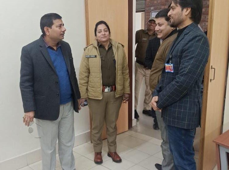  जिलाधिकारी श्रीमती सोनिका द्वारा दिए गए निर्देशों के अनुपालन में नामित अधिकारियों द्वारा भर्ती परीक्षा को शांति पूर्वक से संपन्न कराई गई।