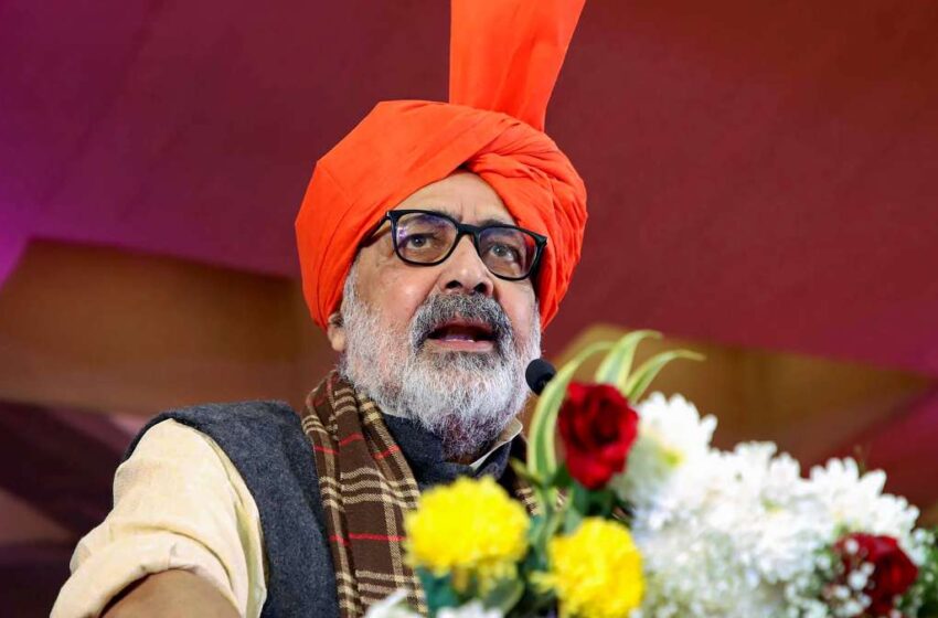  बजट के बाद राजपाट छोड़ तीर्थयात्रा पर निकल जाएं नीतीश, महागठबंधन में घमासान पर गिरिराज सिंह का तंज