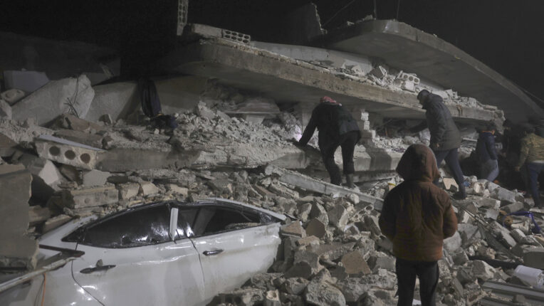  तुर्की और सीरिया में 7.8 तीव्रता के भूकंप ने मचाया आतंक, 1300 लोगों की मौत