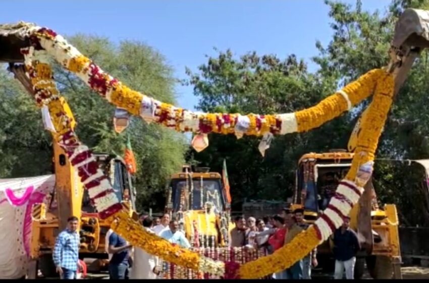  5 कुंटल की माला और तीन बुलडोजर से गृह मंत्री नरोत्तम मिश्रा का अनोखा स्वागत