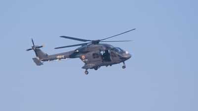  मुंबई में नौसेना के हेलिकॉप्टर की इमरजेंसी लैंडिंग, क्रू मेंबर को सुरक्षित बचाया