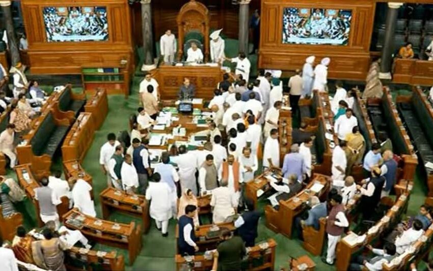  आज भी नहीं चल सकी संसद, विपक्ष पर संसदीय कार्य मंत्री बोले- माफी मांगने की जगह तख्तियां लेकर आ रहे