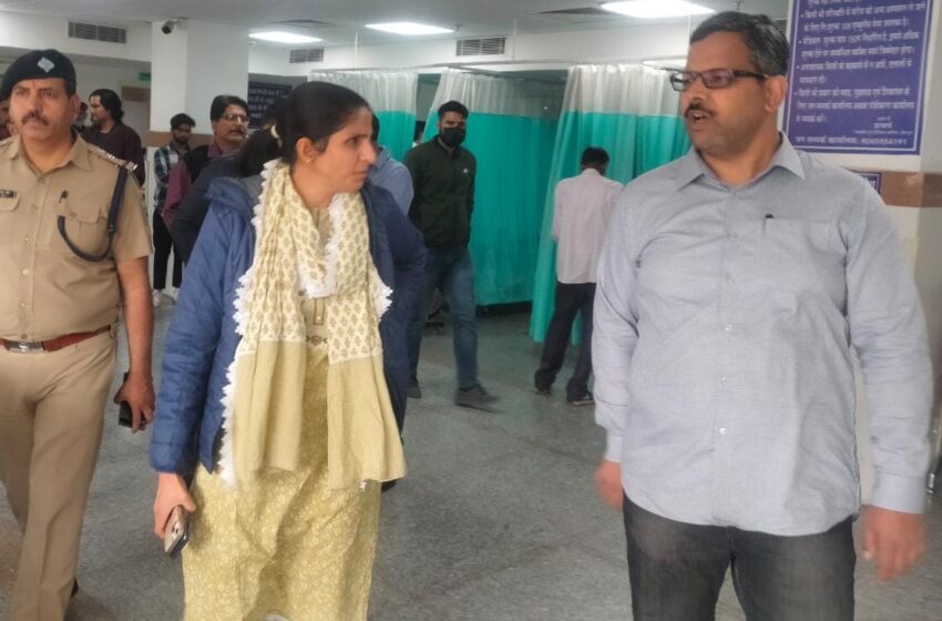  मसूरी में उत्तराखंड परिवहन निगम की बस वाहन संख्या UK07PA-4158 दुर्घटनाग्रस्त हो गई दुर्घटना में घायल हुए लोगों को सिविल चिकित्सालय मसूरी, जिला चिकित्सालय कोरोनेशन तथा दून मेडिकल कॉलेज में भर्ती कराया गया