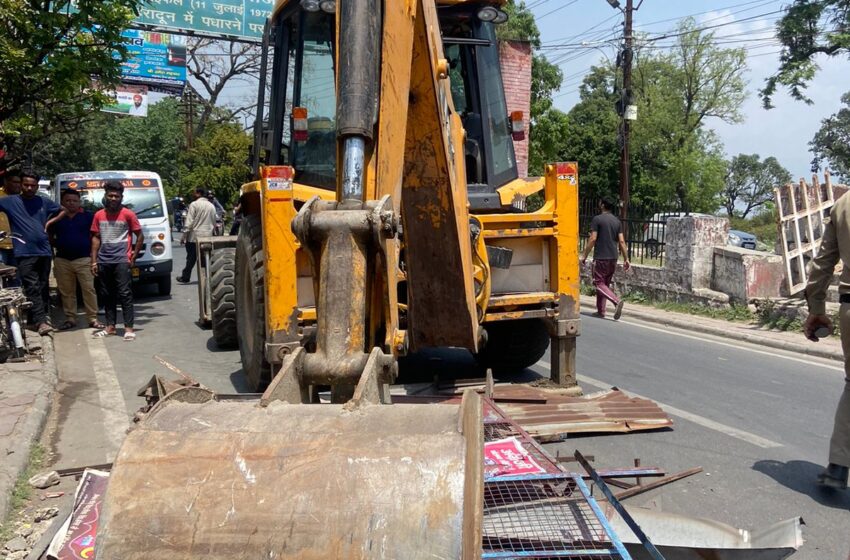  फुटपाथ एवं सड़क पर दुकान लगाते हुए पाये जाने पर दुगुना चालान के साथ होगी कानूनी कार्यवाही- जिलाधिकारी