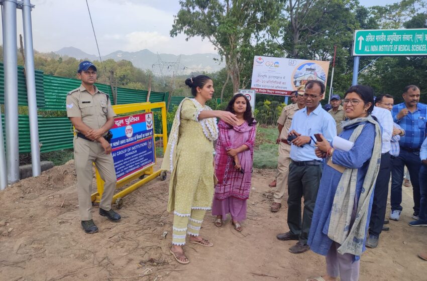  जिलाधिकारी श्रीमती सोनिका ने ऋषिपर्णा सभागार कलेक्टेªट में जिला जलजीवन मिशन की बैठक लेते हुए सम्बन्धित अधिकारियों को आवश्यक दिशा-निर्देश दिए।