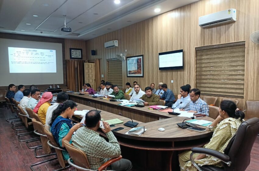  जिलाधिकारी श्रीमती सोनिका की अध्यक्षता में ऋषिपर्णा सभागार में गंगा सुरक्षा समिति की बैठक आयोजित की