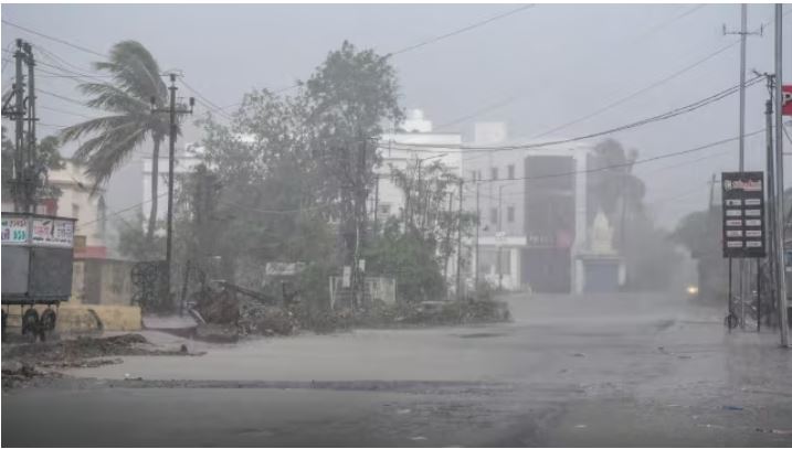  Cyclone Biporjoy: नाले में बह रही थीं बकरियां, बचाने के चक्कर में पिता-पुत्र की मौत, भावनगर में तूफान ने उजाड़ा परिवार