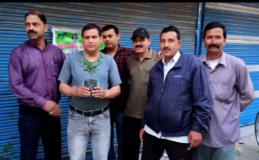  दून न्यूज पेपर एजेंट एसोसियेशन ने पल्टन बाजार सेन्टर में मनाया विश्व पर्यावरण दिवस