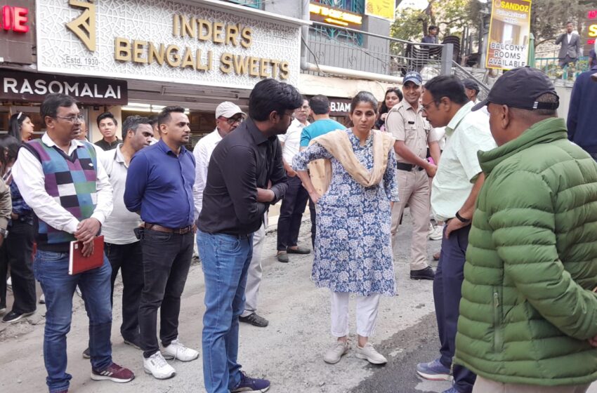  जिलाधिकारी श्रीमती सोनिका ने मसूरी में चल रहे निर्माण कार्यों एवं रोड सुधारीकरण कार्यो का स्थलीय निरीक्षण कर सम्बन्धित अधिकारियों को आवश्यक दिशा-निर्देश दिए।