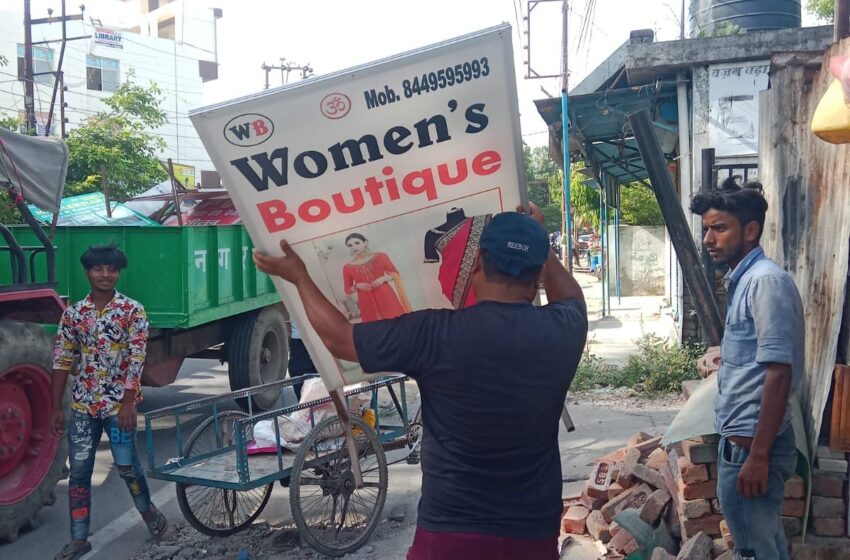  धर्मपुर चैक से मातामन्दिर रोड वया चंचल स्वीटशाॅप, दर्शनीगेट से सर्वेचैक परेडग्राउण्ड, आदि स्थानों पर अतिक्रमण हटाने की कार्यवाही की