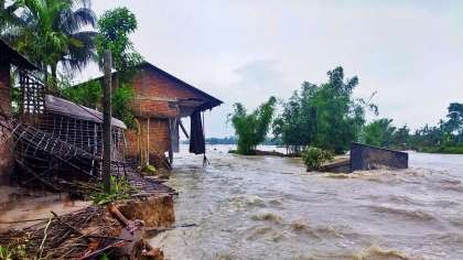  Assam Flood: भारी बारिश से राज्य में आया बाढ़, 10 जिलों में 30 हजार से अधिक लोग प्रभावित; जारी हुआ रेड अलर्ट