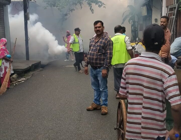  पार्षद श्रीमती सविता मुकेश सोनकर ने बरसात से पहले बिदाल नदी में जेसीबी मंगवा कर ट्रैक्टर ट्रॉली से नदी की सफाई का कार्य बहुत जोरों से किया