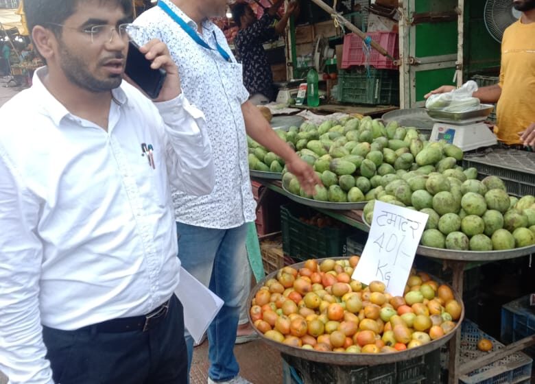  जिलाधिकारी श्रीमती सोनिका द्वारा टमाटर की बढ़ती दरों एवं मुनाफाखोरी पर रोक लगाए जाने हेतु गठित टीमों को नियमित छापेमारी अभियान चलाते हुए कार्रवाई करने के निर्देश दिए
