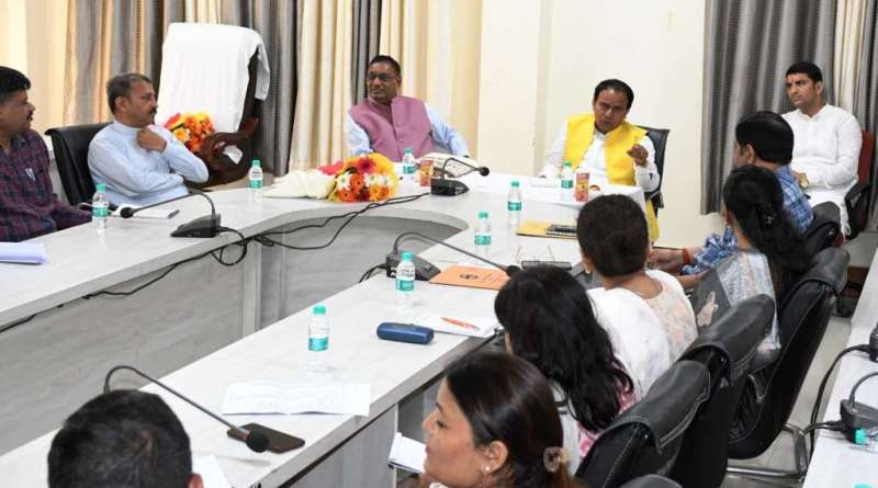  उत्तराखंड मुक्त विवि का देश के प्रथम पांच विवि में स्थान आने पर उच्च शिक्षा मंत्री ने स्टाफ को दी बधाई