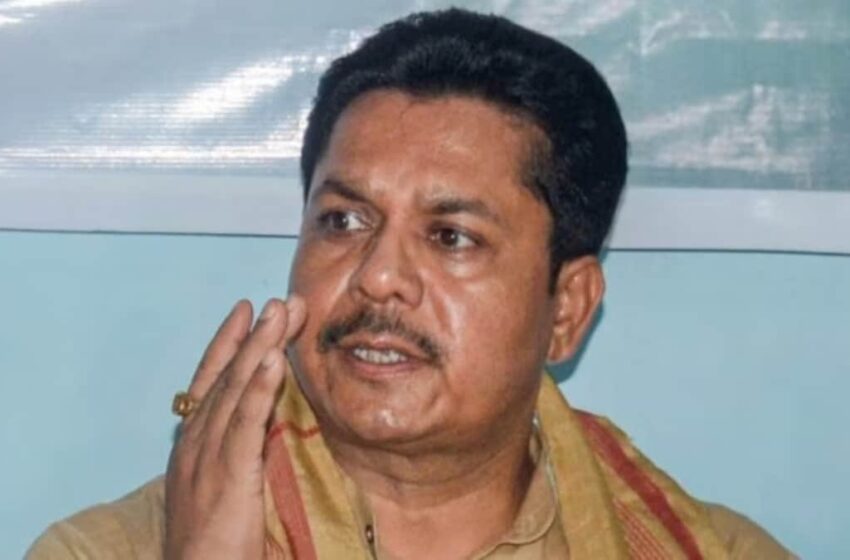  असम में बैकफुट पर कांग्रेस के प्रदेश अध्यक्ष, ‘श्रीकृष्ण की शादी लव जिहाद’ वाले बयान पर मांगी माफी