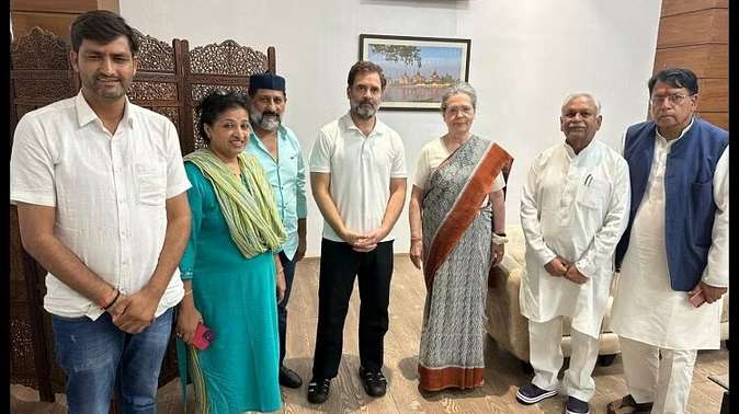  बड़ी खबर : सोनिया गांधी, राहुल गांधी के प्लेन की इमरजेंसी लैंडिंग