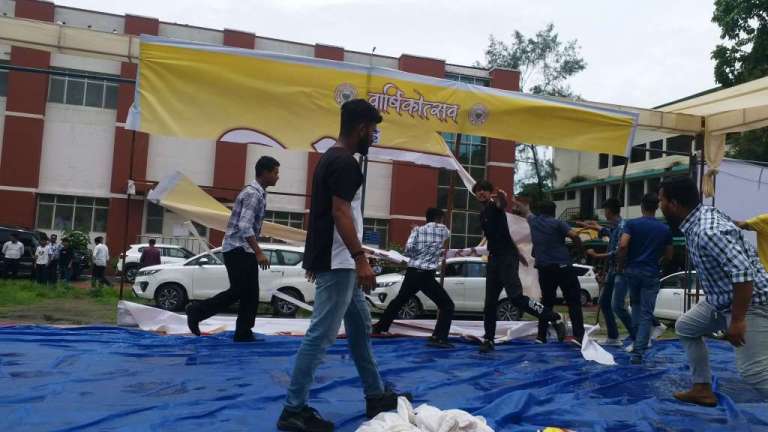 उच्च शिक्षा मंत्री के सामने ही भिड़ गए छात्र नेता, पीजी कॉलेज के वार्षिकोत्सव में हुआ बवाल