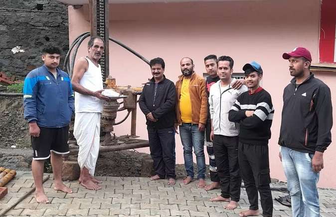  ऋषेश्वर महादेव मंदिर में बोरिंग के पानी से होगा जलाभिषेक, चम्पावत का समाजसेवी करा रहा बोरिंग