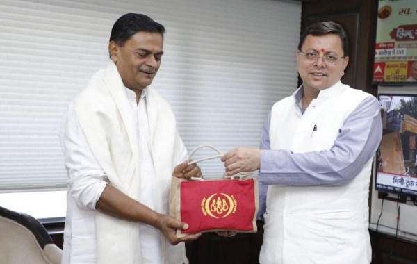  केंद्रीय ऊर्जा मंत्री आरके सिंह से मिले सीएम धामी