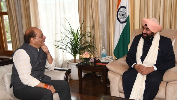  राज्यपाल से के. नारायणन और संजय बोहरा ने की शिष्टाचार भेंट