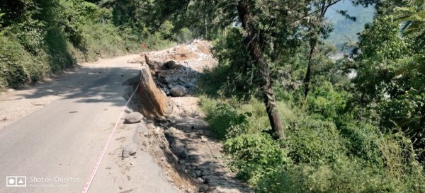  चिन्यालीसौंड़ में टिहरी झील का जलस्तर बढ़ने से तटवर्तीय क्षेत्र में भू धंसाव शुरू, दहशत में लोग