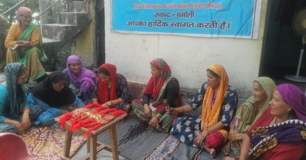  चारधाम यात्रा मार्ग पर स्वयं सहायता समूह की महिलाएं कैनोपी लगाकर बेचेंगी राखियां