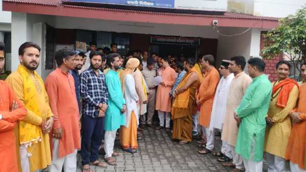  पुण्यानंद गिरि की गिरफ्तारी के लिए वैदिक ब्राह्मण सभा ने कोतवाली में दिया ज्ञापन